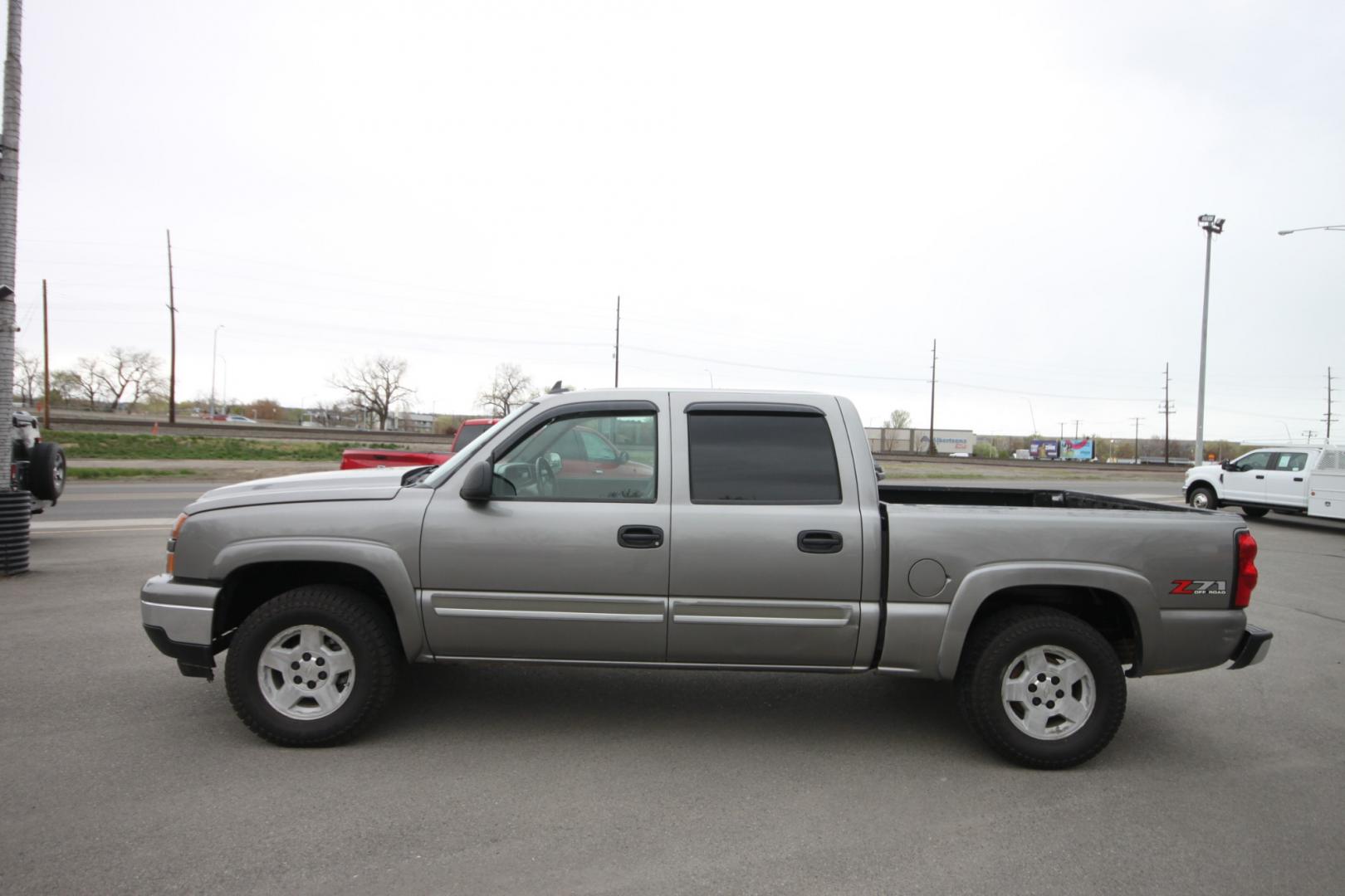 2006 Graystone metallic /dark charcoal Chevrolet Silverado 1500 (2GCEK13T161) , located at 4562 State Avenue, Billings, MT, 59101, (406) 896-9833, 45.769516, -108.526772 - Photo#0